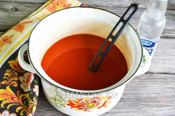 Влить уксус