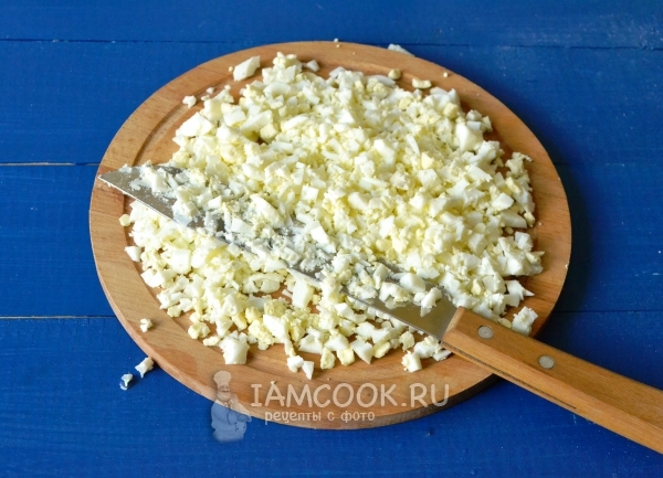 Порезать яйца