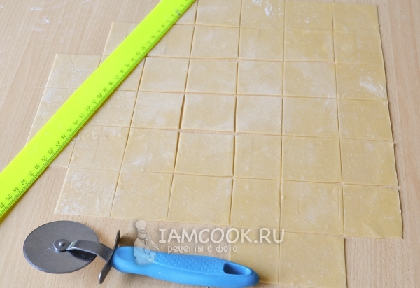 Порезать тесто на квадратики