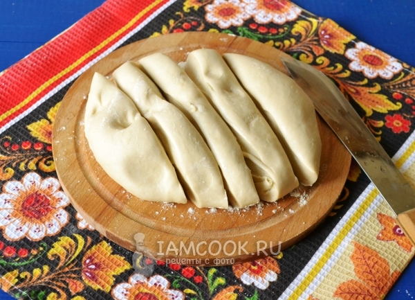 Порезать тесто на части