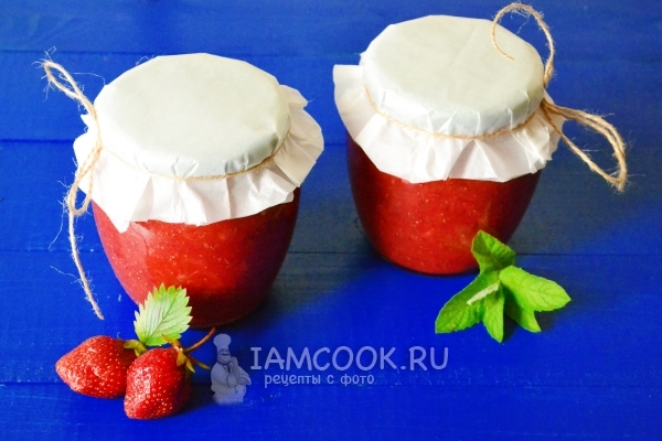 Фото сырого (живого) варенья из клубники