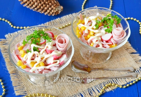 Фото салата с ветчиной и крабовыми палочками