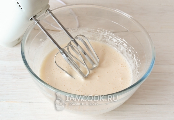 Взбить яйца с сахаром