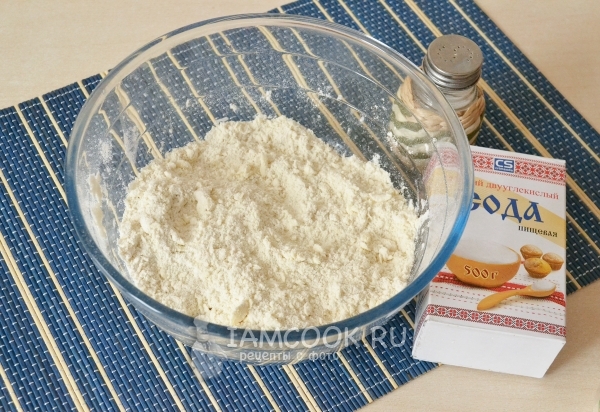 Перетираем маргарин с мукой