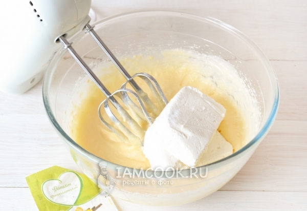 Положить творог