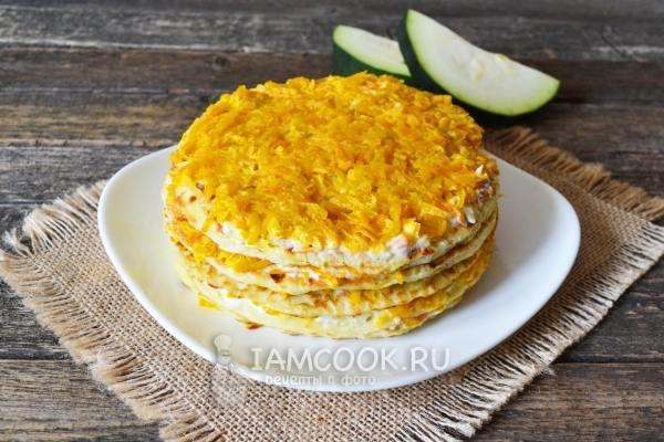 Положить на блин начинку