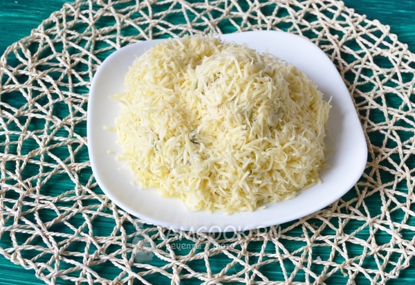 Посыпать сыром