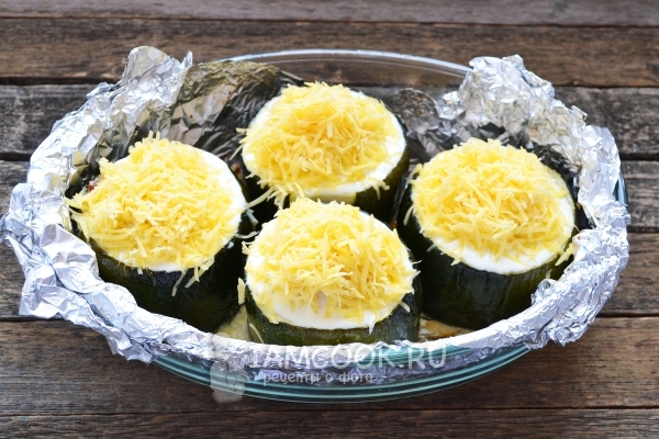 Посыпать сыром