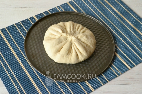 Защипить края теста в центре