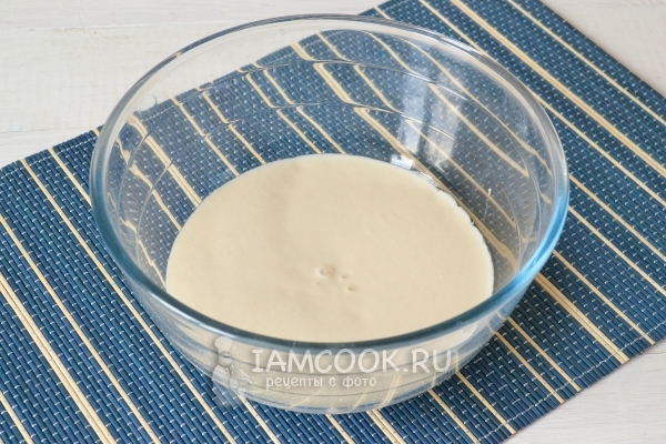 Размешать дрожжи с мукой