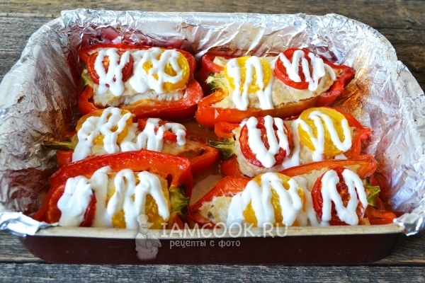 Полить сметаной