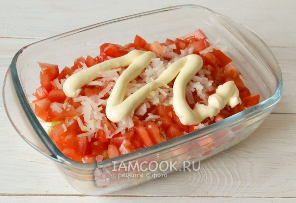 Полить майонезом