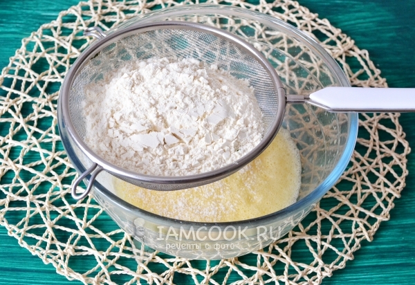 Просеять муку