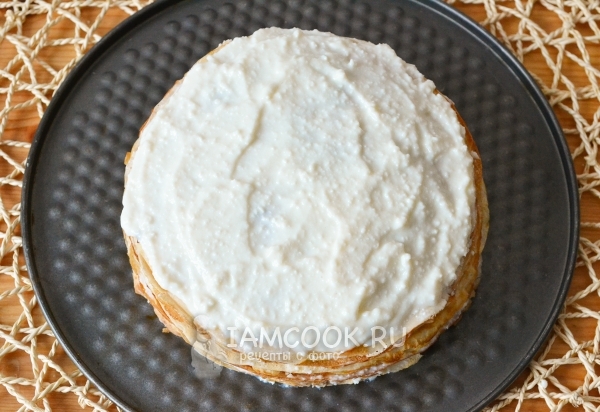 Смазать блины кремом