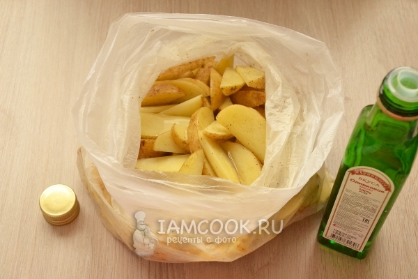 Влить масло