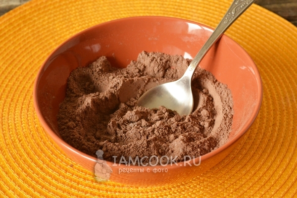 Размешать сухие ингредиенты