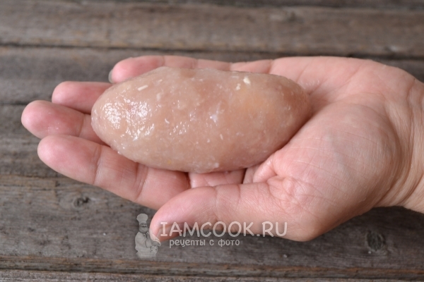 Сформировать котлету с начинкой