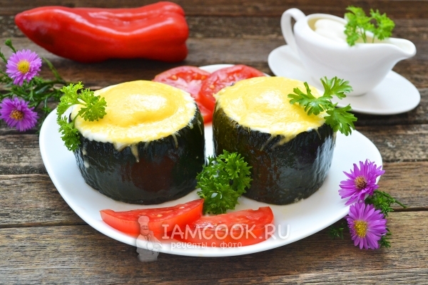 Кабачки, фаршированные курицей