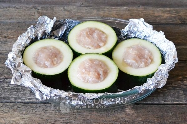 Нафаршировать кабачки