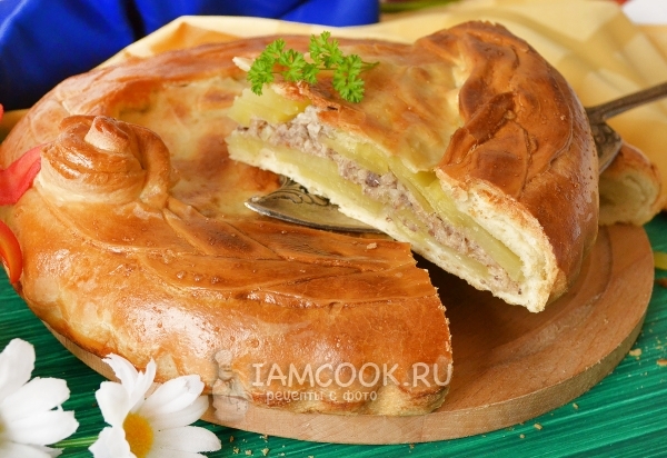 Фото пирога с рыбными консервами и картошкой