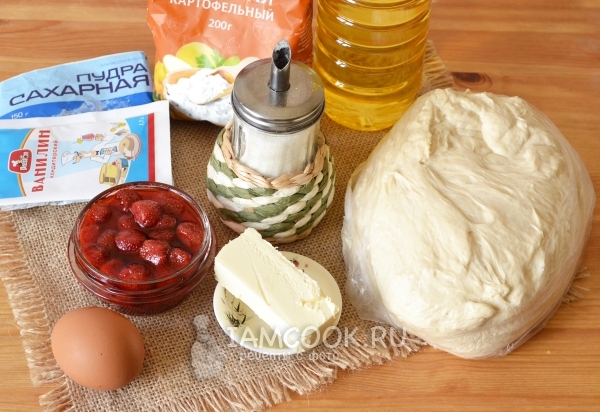 Ингредиенты для булочек с вареньем из дрожжевого теста