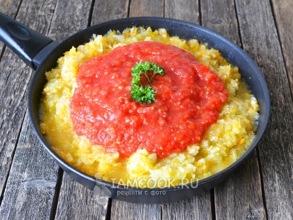 Положить помидоры