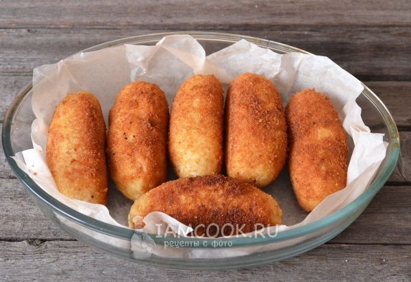 Выложить котлеты в форму