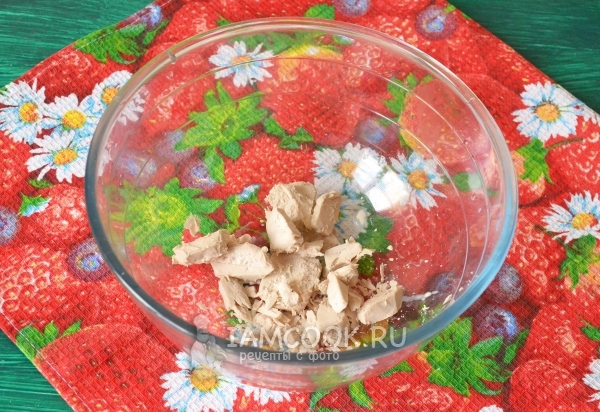 Раскрошить дрожжи