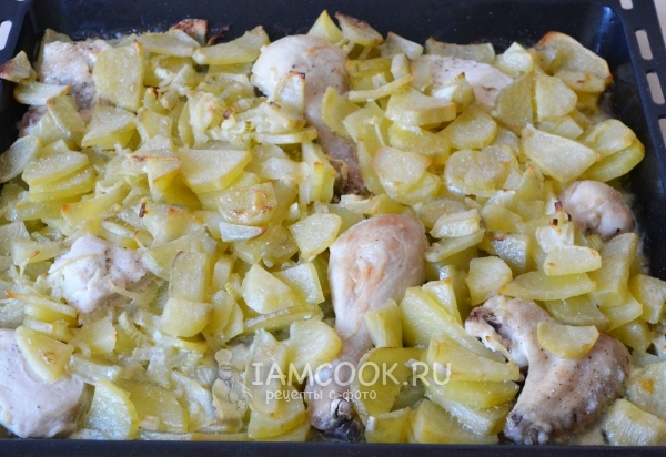 Запечь курицу с картофелем