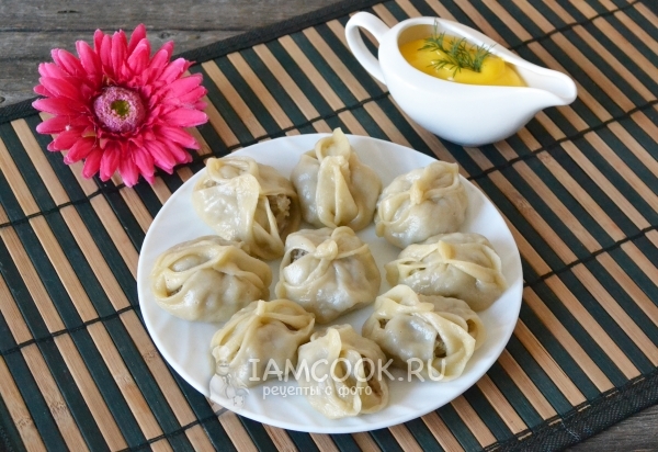 Сваренные манты с мясом и картошкой
