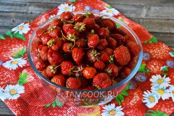 Помыть ягоды