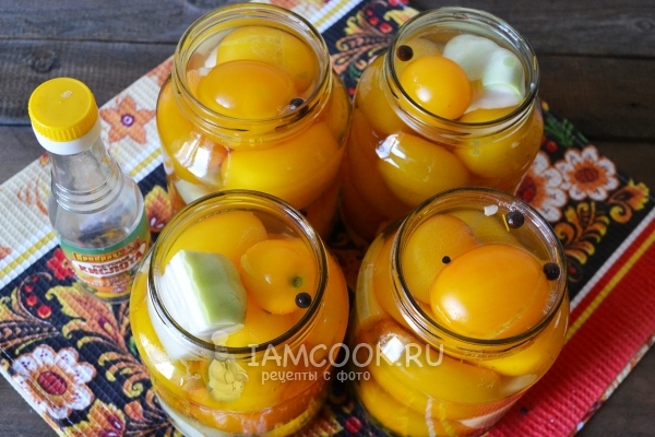 Влить уксус