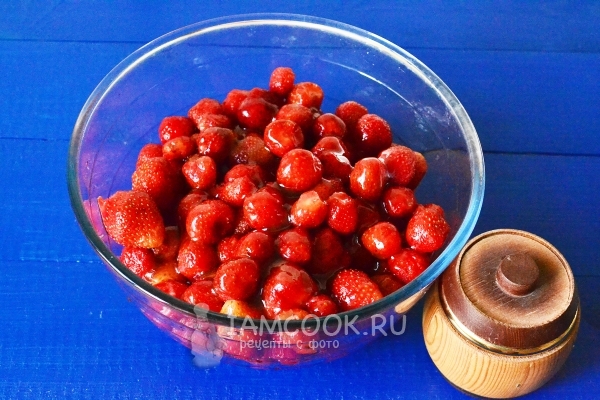 Залить ягоды медом