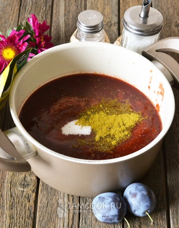 В кетчуп добавляются пряности и специи