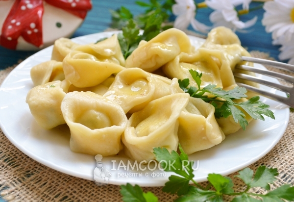 Сырные тортеллини с соусом