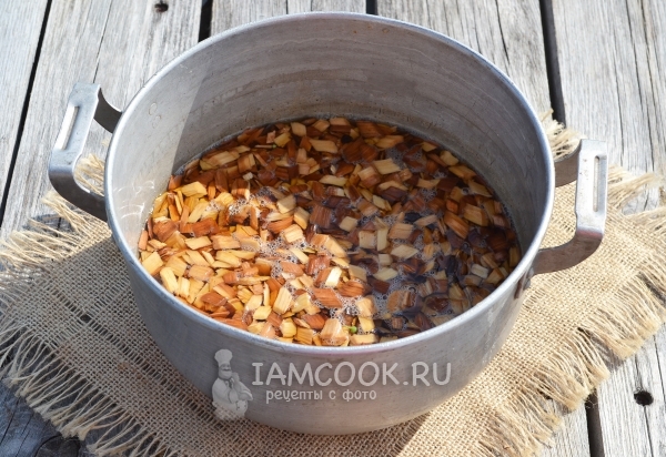 Замочить щепки в воде