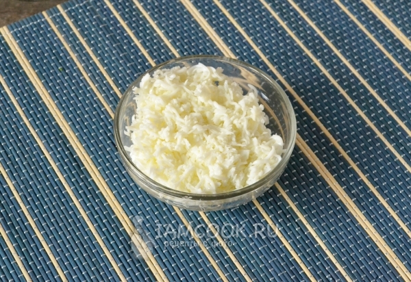 Натереть белки