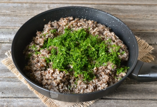 Положить зелень