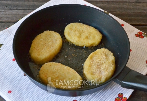 Пожарить картофельные котлеты