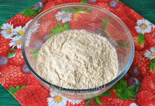 Всыпать муку