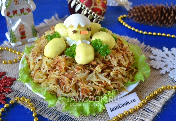 Фото новогоднего салата «Гнездо»