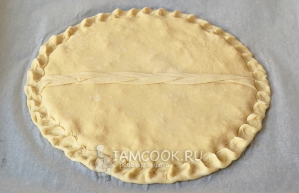 Защипить края теста