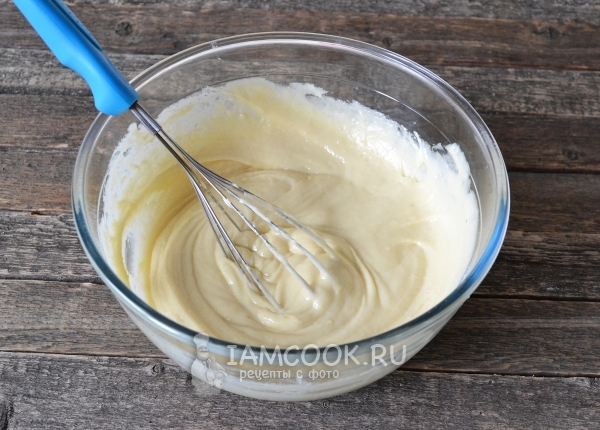 Размешать тесто венчиком