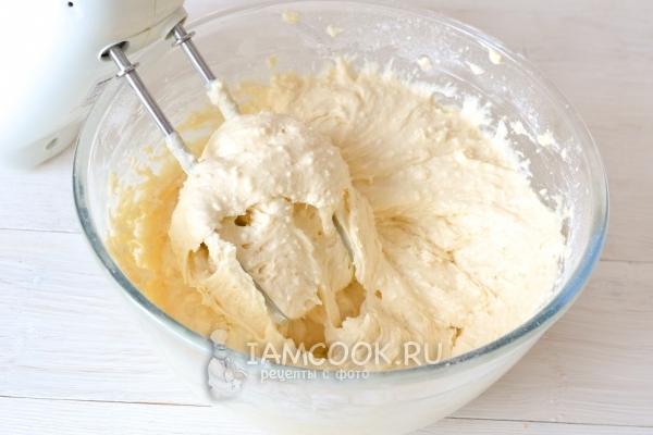 Взбить тесто миксером