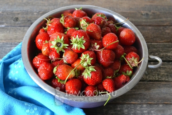 Помыть ягоды