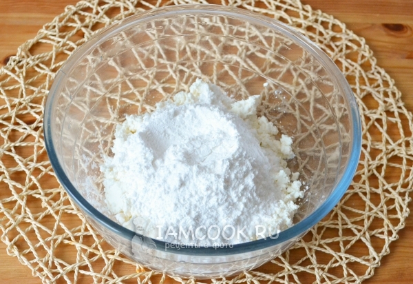 Всыпать сахарную пудру