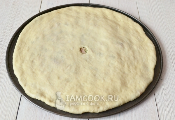 В центре сделать отверстие