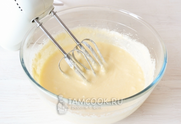 Взбить творожно-масляный крем