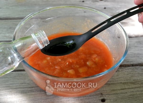 Влить уксус