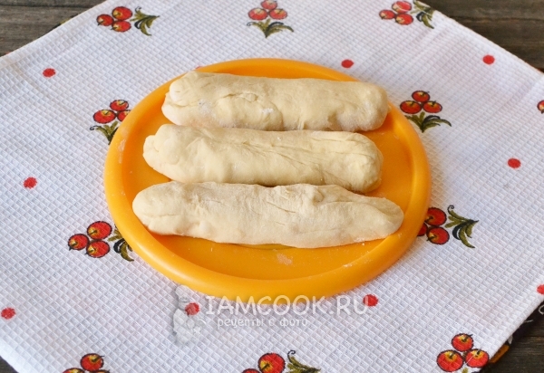 Раскатать тесто в жгутики